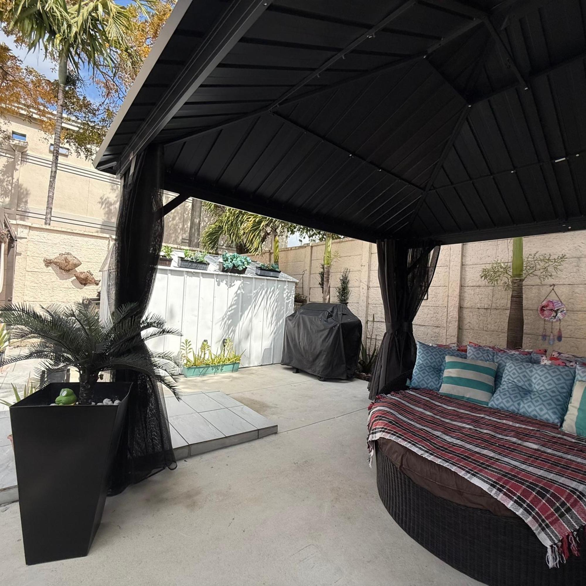 Tiny Place W Private Hot Jacuzzi 7 Min To International Airport Couette-café *