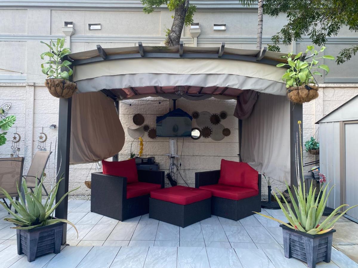 Bed and breakfast Tiny Place W Private Hot Jacuzzi 7 Min To International Airport Miami